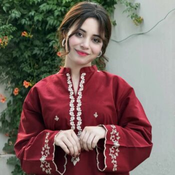 মেরুন কটন এই এমব্রয়ডারি কুর্তি 2Pics